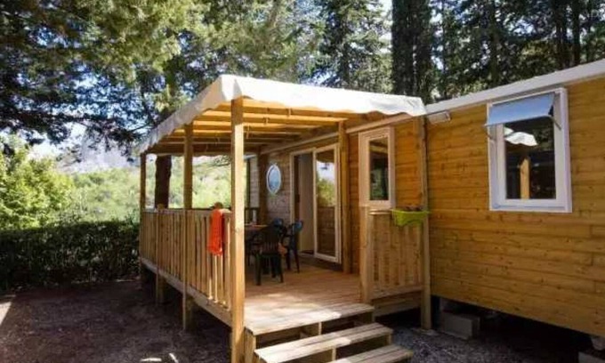Orgon House | Camping 4 étoiles - Piscine - eebbbg