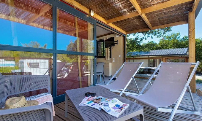 Greoux-les-Bains Ski Chalet | Camping Paradis La Pinède* - Chalet Mistral 3 Rooms 4/5 People Air-conditioned