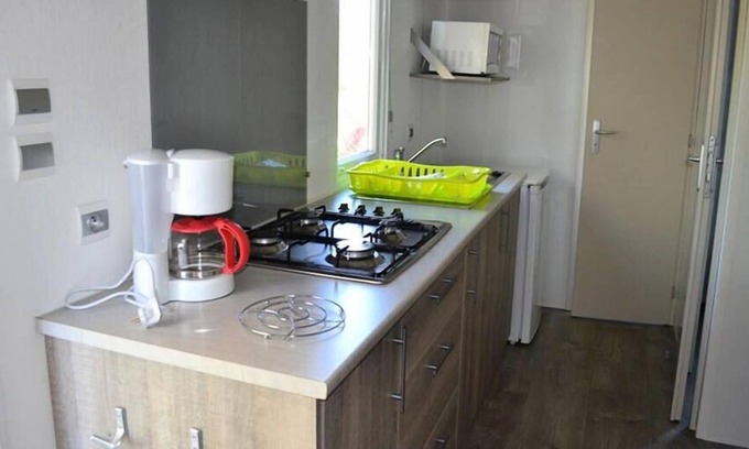 Gourdon House | Camping Paradis Domaine Le Quercy**** - Mobile Home 4 rooms 5 people + 1 child semi-covered terrace