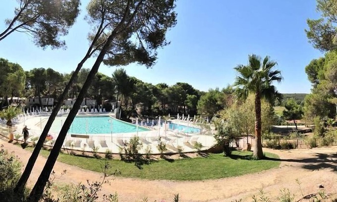 Castelnau-de-Guers House | Camping Résidentiel La Pinède**** - Mobile Home Tamaris 4 Rooms 2/6 People Air Conditioned