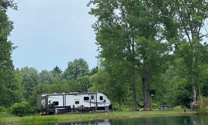 South Butler House | Camping Retreat on Pond 5 min from Fair Haven Beach