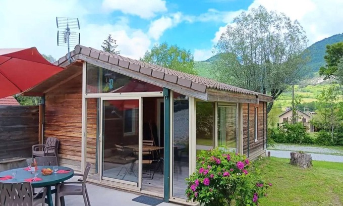 Lus-la-Croix-Haute Ski Chalet | Campsite CHAMP LA CHEVRE * - Chalet Alizé veranda 2 bedrooms 4 to 6 people - 4 people. included in the price