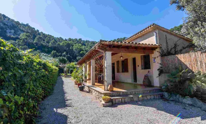Pollensa Cottage | Can Bajoca 1, surrounded by majestic mountains