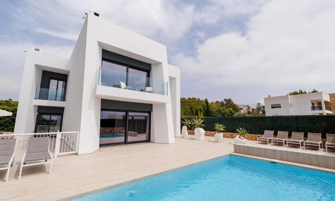 Santa Eulalia del Rio House | CAN EMYLA NEW MODERN VILLA WITH GYM 5 min FROM PACHA y LÍO