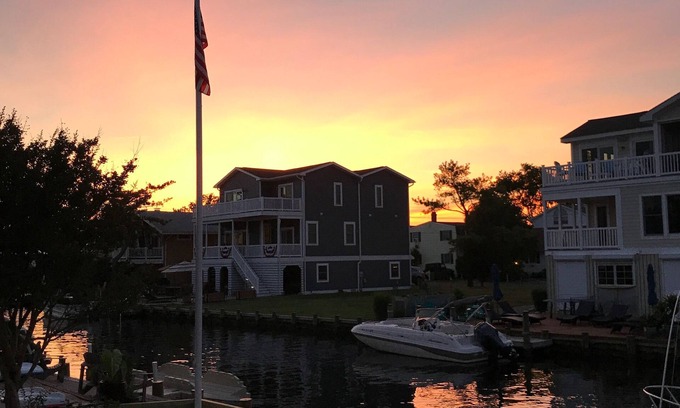 South Bethany Harbor House | Canal Front home. 2 short blocks to the beach.