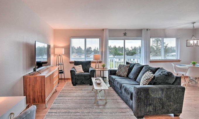 Ocean Shores Condo | Canal-Front Vacation Rental in Ocean Shores