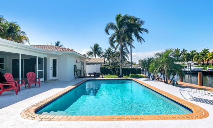 Harbor Village Villa | Canal Side 3 BR Villa W/Heated Pool 5 min to Pier