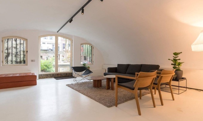 Utrecht City Center Apartment | Canallofts - The Wharf Wellness