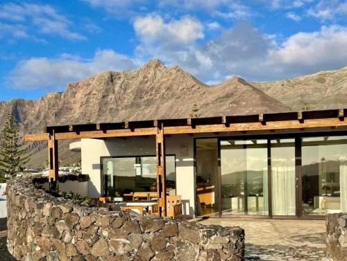 Urbanizacion Famara Villa | Canaryislandshost l Risco Suite Lanzarote