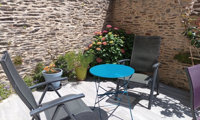 Cancale Apartment | Cancale le port appt 2/4 pers with courtyard, very bright15 km from ST MALO