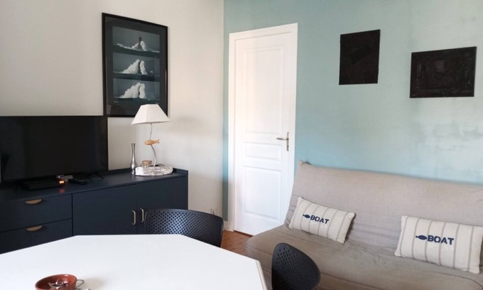 Cancale Apartment | CANCALE port appt 4 pers. in house, electric water heating included - wifi