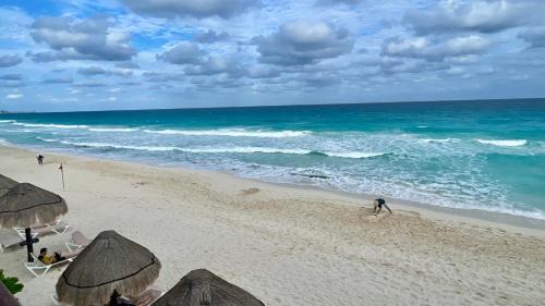 Zona Hotelera Apartment | Cancun beach by Brisas 2