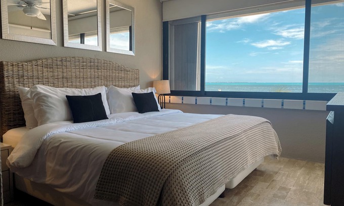 Zona Hotelera Condo | CANCUN BEACHFRONT CONDOS - GREAT VIEWS