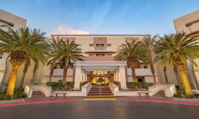 Enterprise Condo | Cancun Resort Las Vegas 2br suite Saturday check-in
