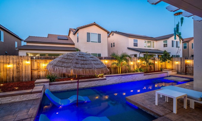 Fresno House | CANCUN RESORT STYLE HOME/POOL/AMBIENT LIGHTING