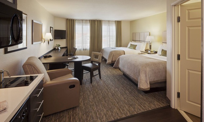 Mid City South Hotel | Candlewood Suites Baton Rouge - College Drive by IHG