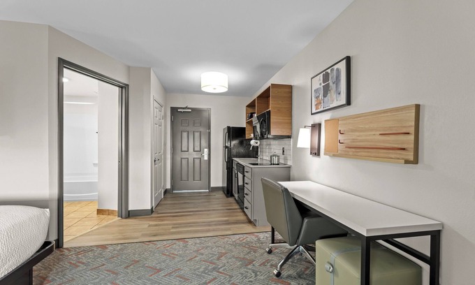 Flowood Hotel | Candlewood Suites FLOWOOD, MS by IHG