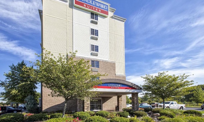 Wayne Hotel | Candlewood Suites Indianapolis Airport by IHG