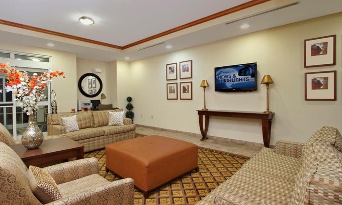 Norfolk - Virginia Beach Hotel | Candlewood Suites Norfolk Airport by IHG