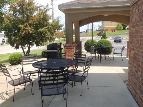 St. Robert Hotel | Candlewood Suites St. Robert by IHG
