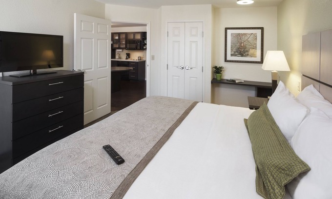 Little Rock Hotel | Candlewood Suites West Little Rock by IHG