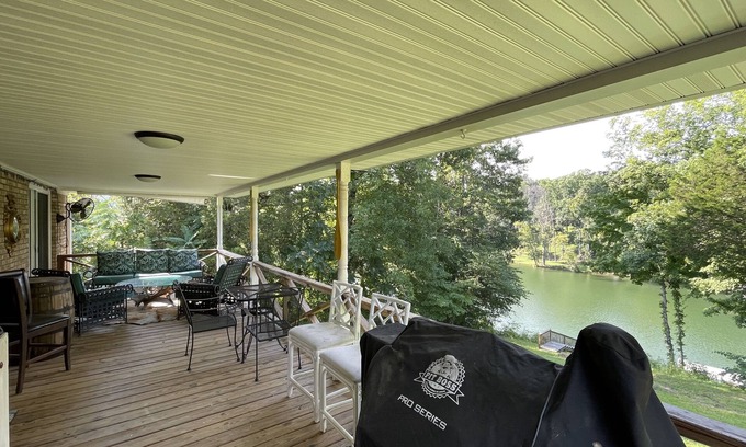 Sparta Cottage | Caney Fork River Cottage. Sparta, TN. Fall Creek Falls, Kayaking, Fishing, Relax