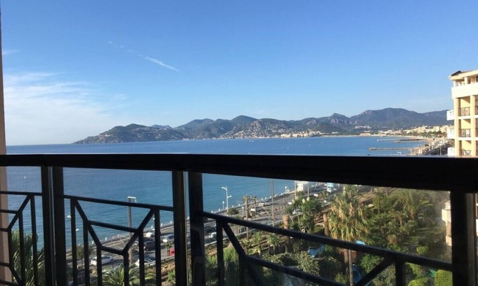 Cannes La Bocca Apartment | Cannes holiday apartment 606 with balcony, sea view, A/C and parking