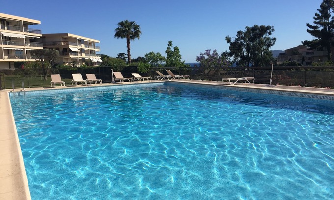 La Croix des Gardes Apartment | CANNES: Comfortable studio in the Croix des gardes residential area