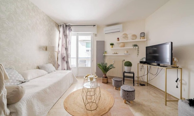 Cannes Apartment | Cannes Croisette Studio 3 pers Cosy CLIM WIFI PKG