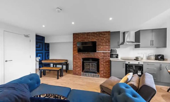 Canterbury Cabin | Canterbury Castle Lodge - 8 Bedroom Retreat