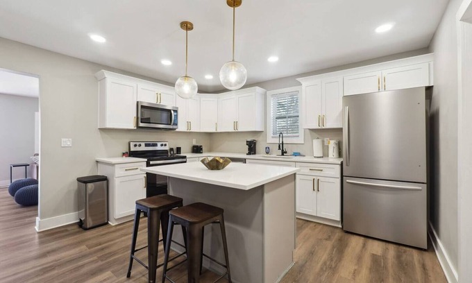 Canton House | Canton Comfort - Stylish 3/2 Home w/Firepit