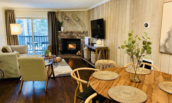 Mammoth Lakes Condo | Canyon Lodge CHAMONIX Condo. Minutes Walk From Lifts.