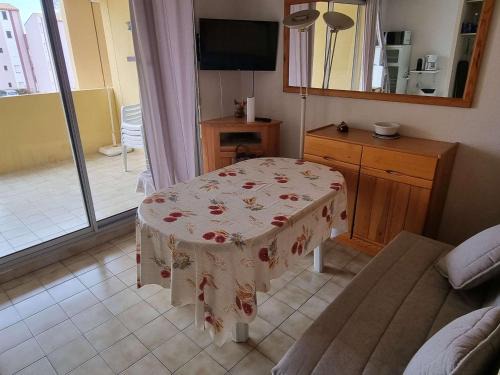 Cap d'Agde Apartment | Cap d'Agde : T2 cabine, piscine, parking, proche mer - FR-1-607-208