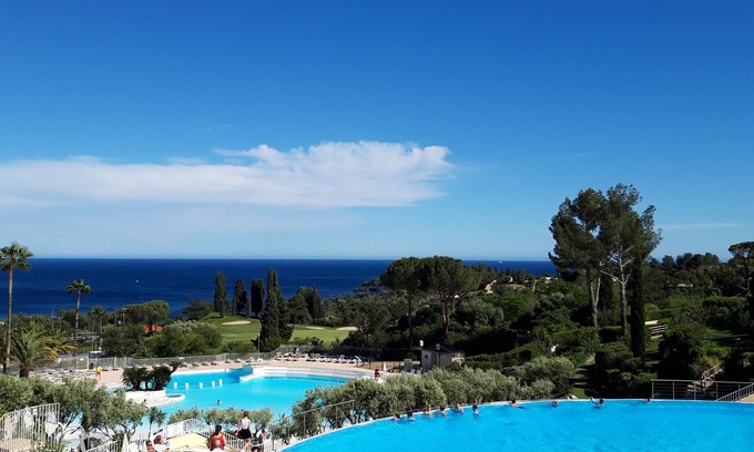 Cap Esterel Apartment | Cap Esterel "Sport Nature", T2 FULL SEA VIEW, 5 p , Swimming pool and Parking