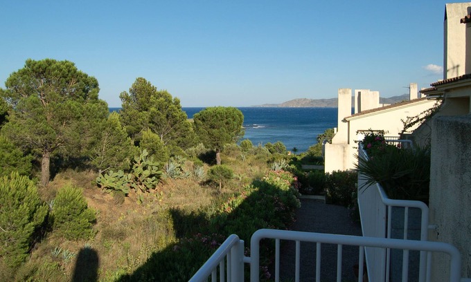 Llanca Apartment | CAP RAS V 1-1 Spacious Apartment with sea views just 50 m. of the beach.