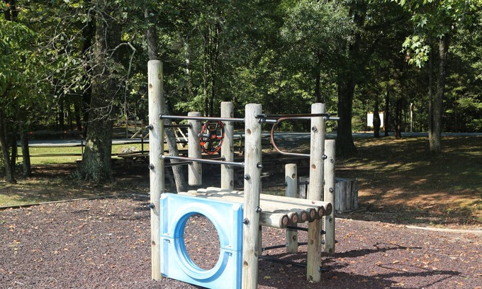 Gordonsville Cabin | Capacious Shenandoah Crossing, 2 Bedroom Resort Cabin