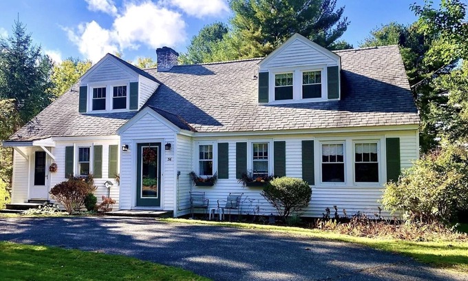 Pittsfield House | Cape Home In the Beautiful Berkshires - Near Lenox & Bousquet