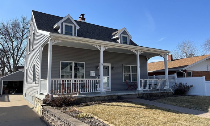La Crosse House | Capeside Cottage