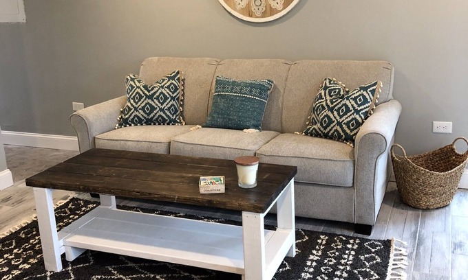 Frankfort Condo | Capital City Condo #6 close to Interstate, Water Park, Restaurants and Shopping.