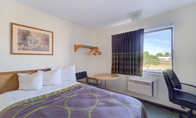 Kingdom City Hotel | Capital O Amerihost Inn and Suites Kingdom City Hwy 54 MO