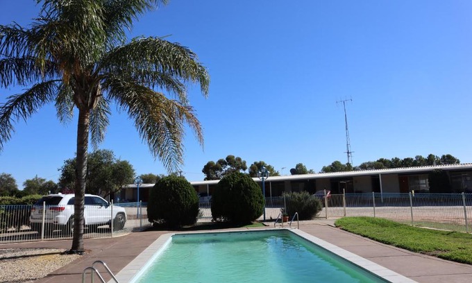 Balranald Hotel | Capri Motel