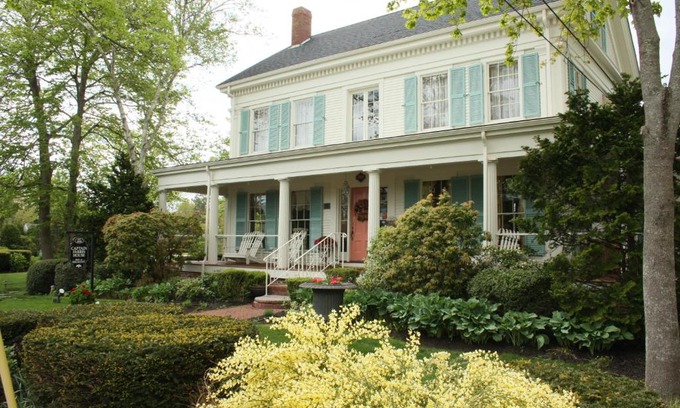 South Yarmouth Bed & Breakfast | Captain Farris House