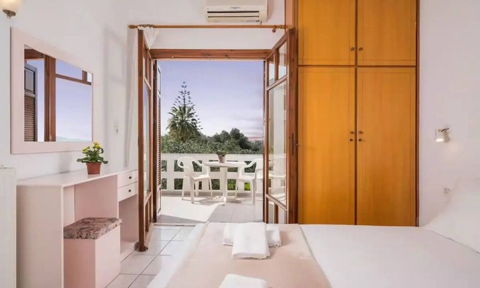 Galatas Apartment | Captain Michalis apartment 5, Irinis 80, Galatas Chania Crete