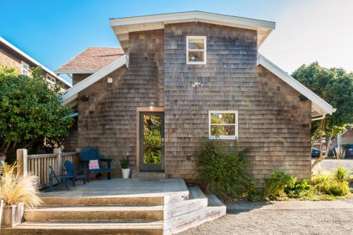 Manzanita House | Captain's Corner