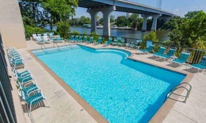 North Capitol Apartment | Captain's Quarters Riverfront #3