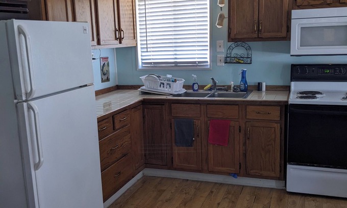 Shoreline Park Cottage | Captain's quarters