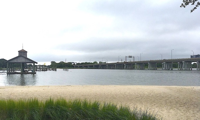 Willoughby Spit House | Captains Cottage, large deck, view of water!