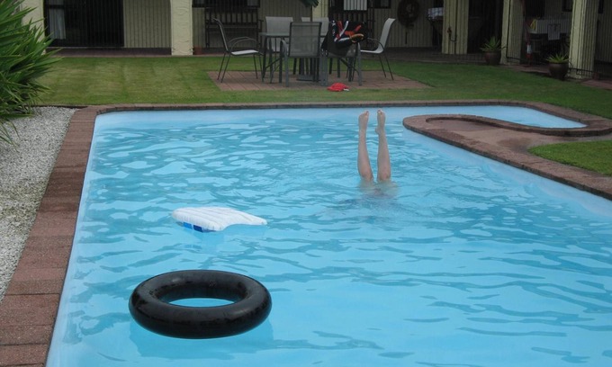 Cambridge Hotel | Captains Quarters Motor Inn