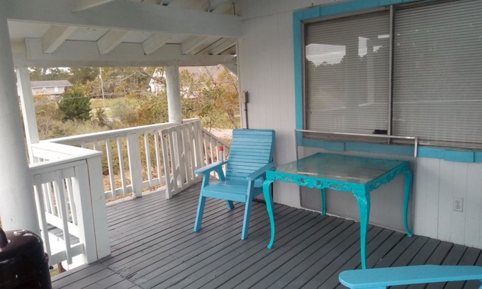 Shoreline Park Cottage | Captains Quarters waterfront cottage