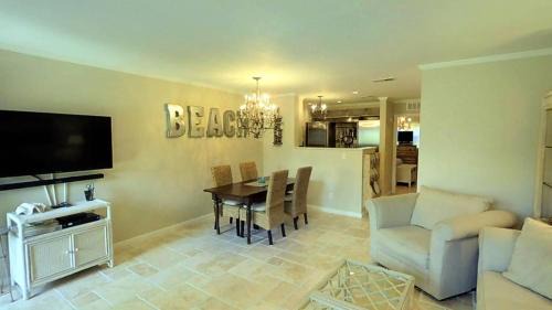 Sanibel Apartment | Captains Walk D2